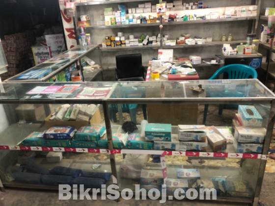 দোকানের ২টি ডিসপ্লে রেক এবং ২টি তাক